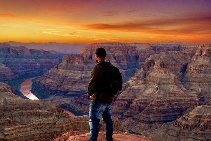 Tour del Grand Canyon Skywalk e del tramonto per piccoli gruppi