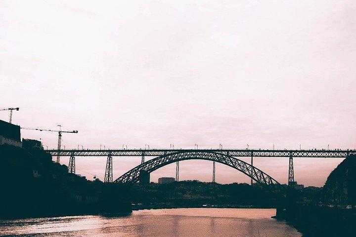 旧市街、橋、ガイアの景色を眺めるプライベートポルト・バイ・ナイトツアー