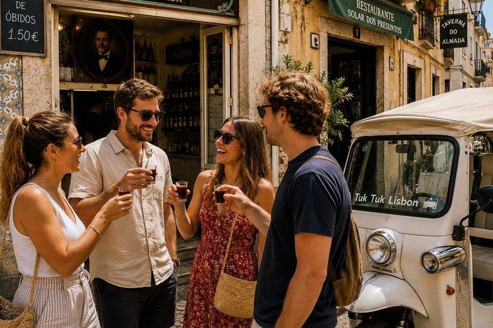 Lisbon Private Electric Tuk-Tuk Viewpoints, アルファマ1h