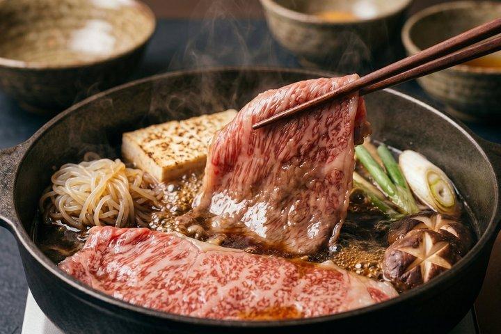 神戸牛ダイニングご当地グルメツアー（ガイド付き）