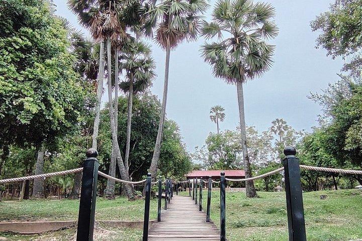 Killing Field and Genocide Museum S21 with PICK-UP