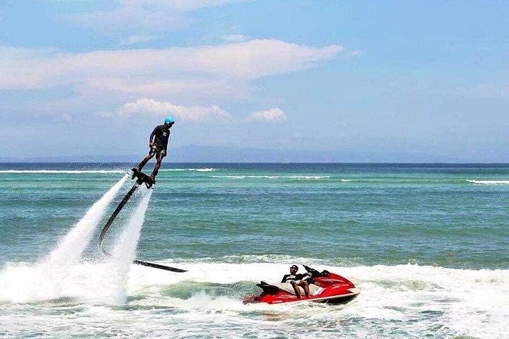 タンジュンベノア：バナナボート、パラセーリング＆ジェットスキーアドベンチャー