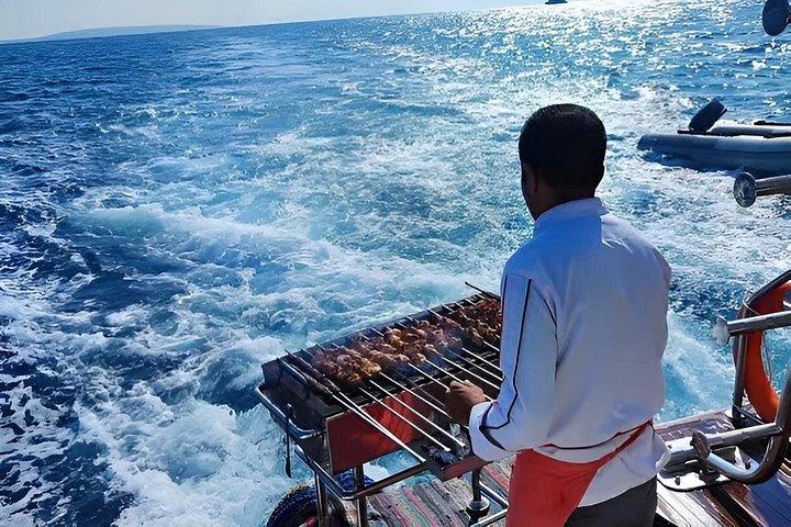 カイロ発日帰りシュノーケリングツアーアイン・ソクナ紅海