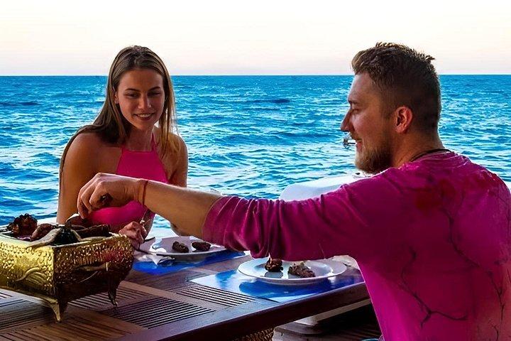 カイロ発日帰りシュノーケリングツアーアイン・ソクナ紅海