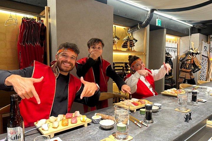 浅草でシェフパフォーマンスで贅沢サムライ寿司体験
