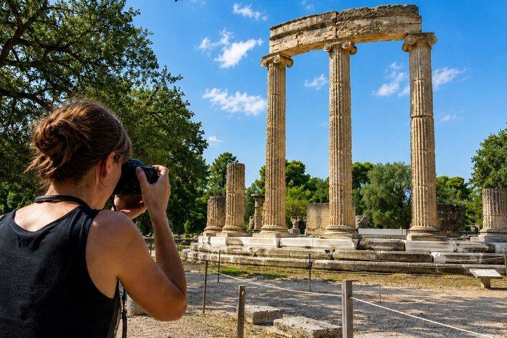 カタコロン港からのクルーズゲストのための古代オリンピア小旅行