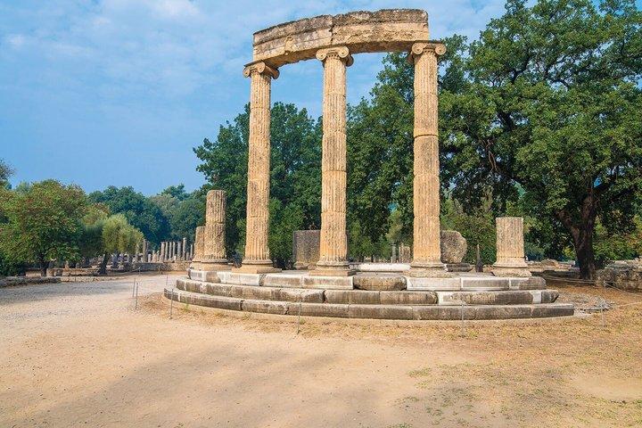 カタコロン港からのクルーズゲストのための古代オリンピア小旅行
