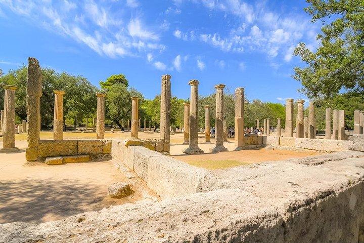カタコロン港からのクルーズゲストのための古代オリンピア小旅行