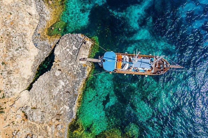 Comino Blue Lagoon, Gozo & Sea Caves Kryssning med simstopp