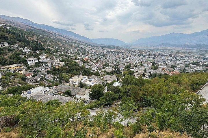 ジロカスターを地元の人のように探訪 : サランダからの日帰り旅行