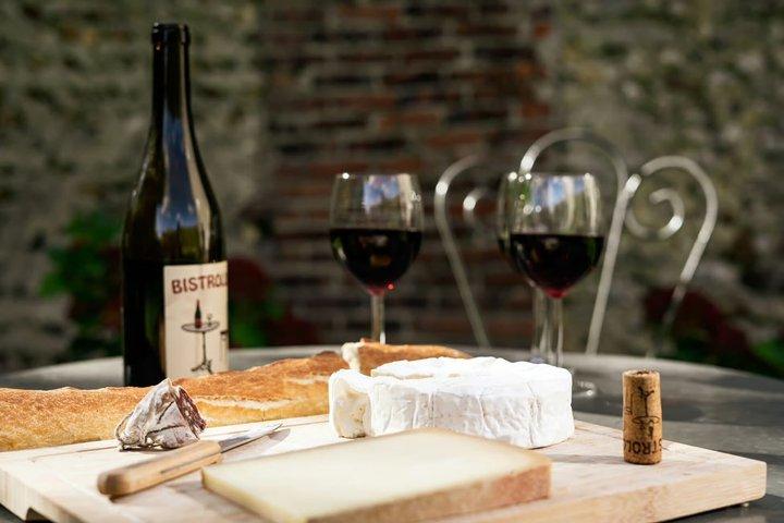 Montmartre Small Group Tour with Wine and Cheese Tasting