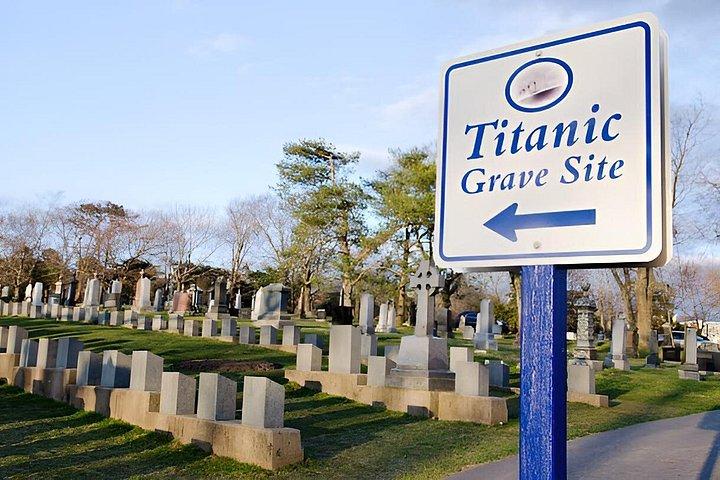 ペギーズ・コーブとタイタニック墓地を含むシティツアー