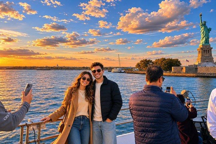 NYC Sunset Cruise & Freiheitsstatue | FREE DRINKS