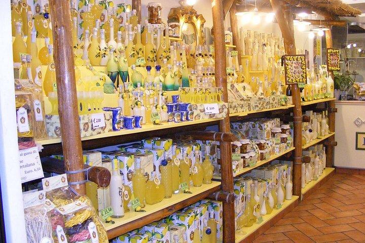 ローマからポンペイとソレント海岸、リモンチェッロ農場訪問