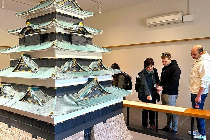 Private Tokyo Castle and Imperial Palace Shogun Walking Tour