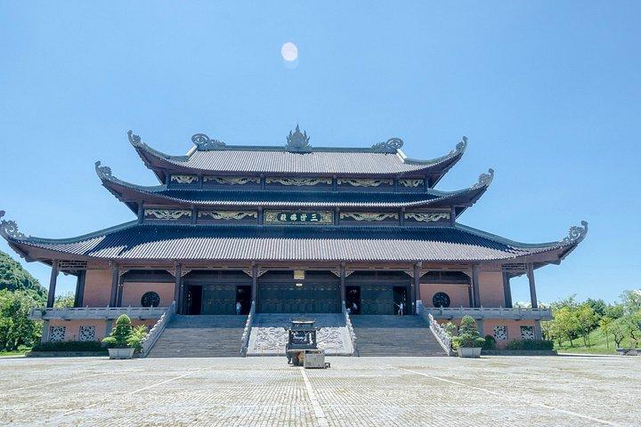 ハノイ発バイディンパゴダチャンアンムア洞窟グループツアー