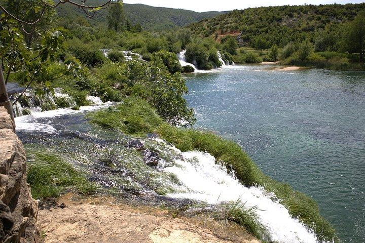 ザダルからの滝日帰りツアー（水泳付き）