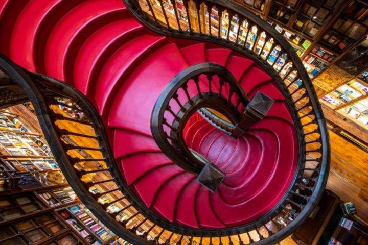Toegangskaartje voor de Lello-boekhandel en een boottocht op de Douro-rivier.