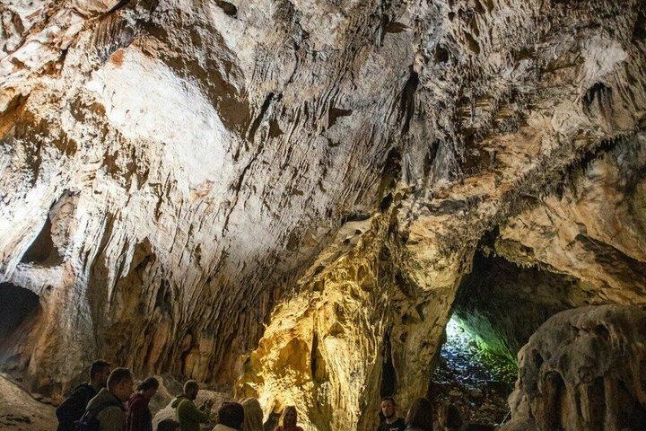 Trip vanuit Zadar Nikola Tesla Memorial Center en Grabovaca Cave
