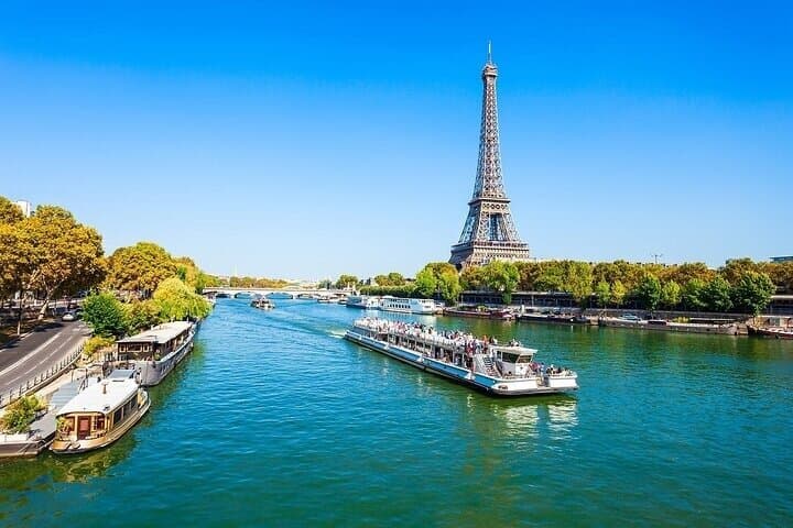 Paris Seine River Sightseeing Cruise with Commentary by Bateaux