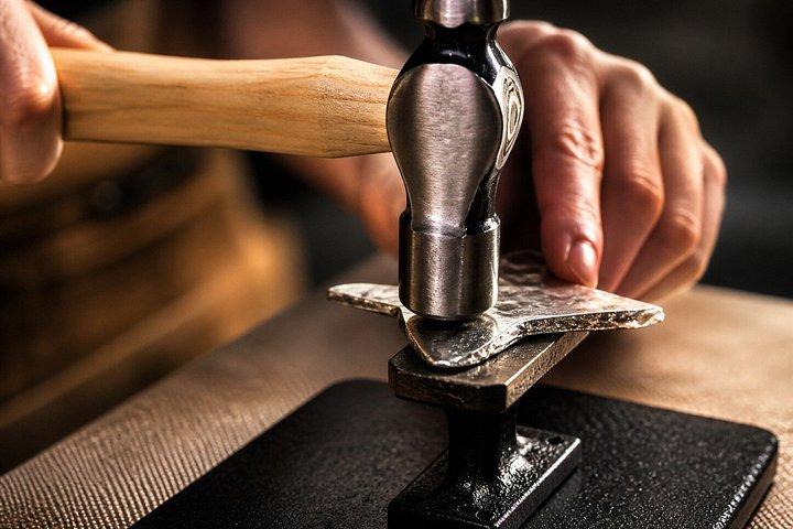 本物の忍者屋敷で金属手裏剣を作る京都