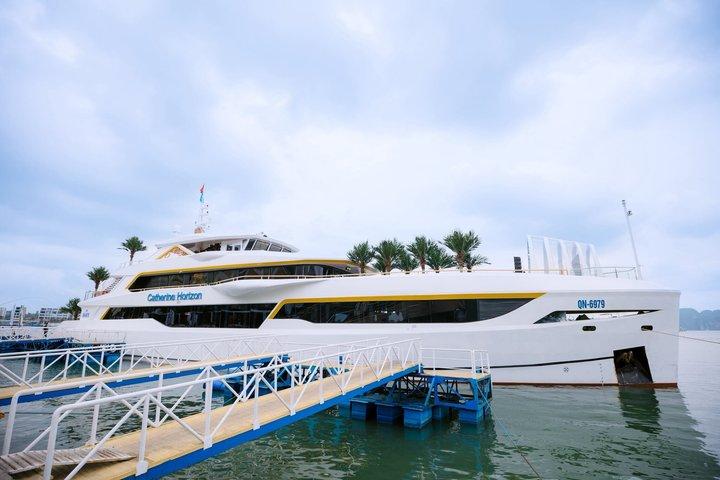 Catherine 5 - Croisière d'une journée dans la baie d'Halong au départ du port international