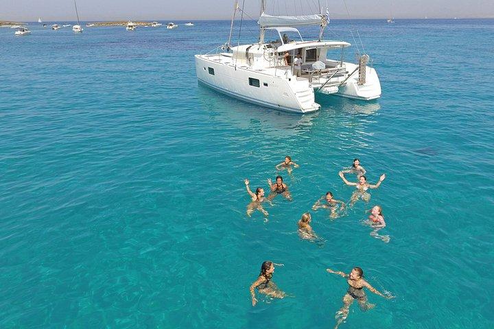 アテネプライベートカタマランクルーズ、ギリシャ料理＆ホテル送迎