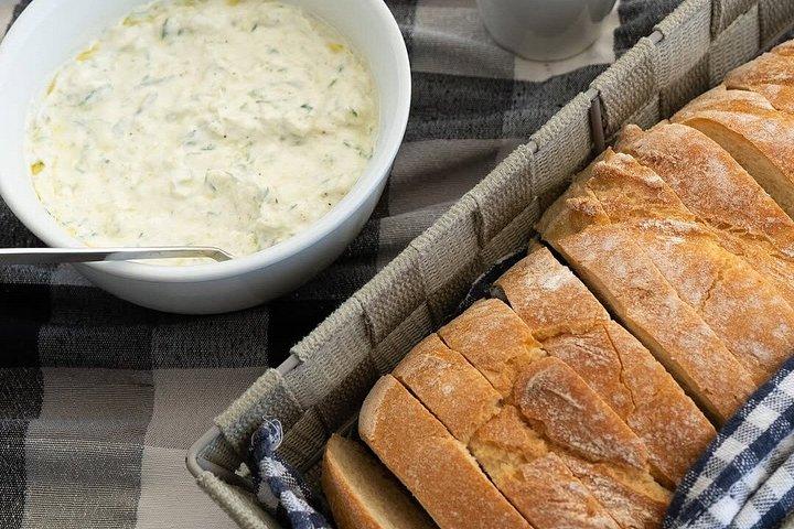 ギリシャ料理＆ドリンク付き豪華アテネカタマランクルーズ