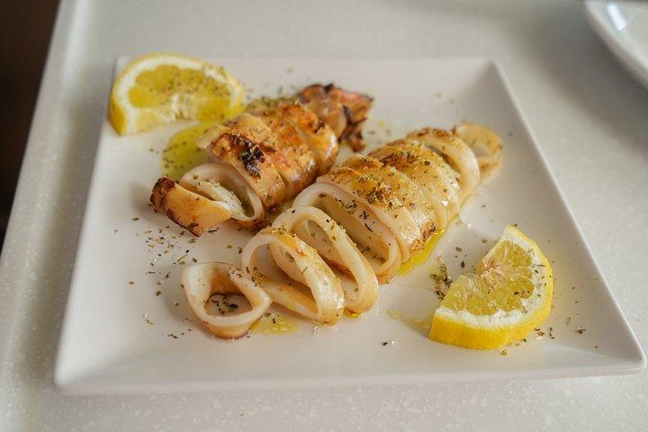 ギリシャ料理＆ドリンク付き豪華アテネカタマランクルーズ