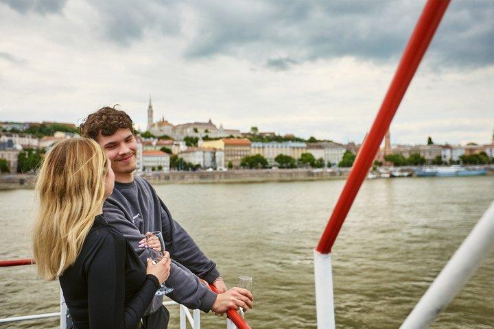 Cruzeiro do Danúbio de Budapeste com audioguia e terraço panorâmico