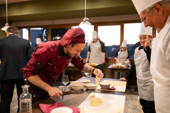 トスカーナの朝：キアンティでランチ＆ワインテイスティング付きパスタ作り