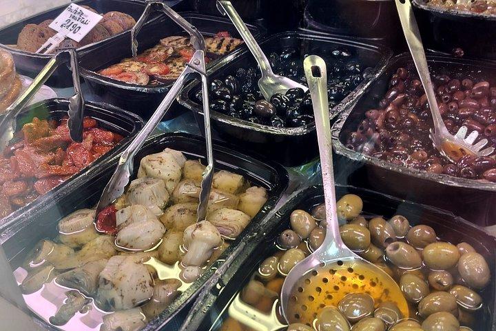食料品と飲み物込みのローマ市場ツアー