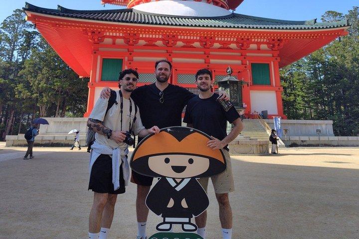 免許を持ったガイドと乗り物による大阪発の高野山 1 日ツアー