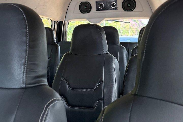 熱帯雨林ジャングルウォークでパナマ運河とガトゥン湖を散策
