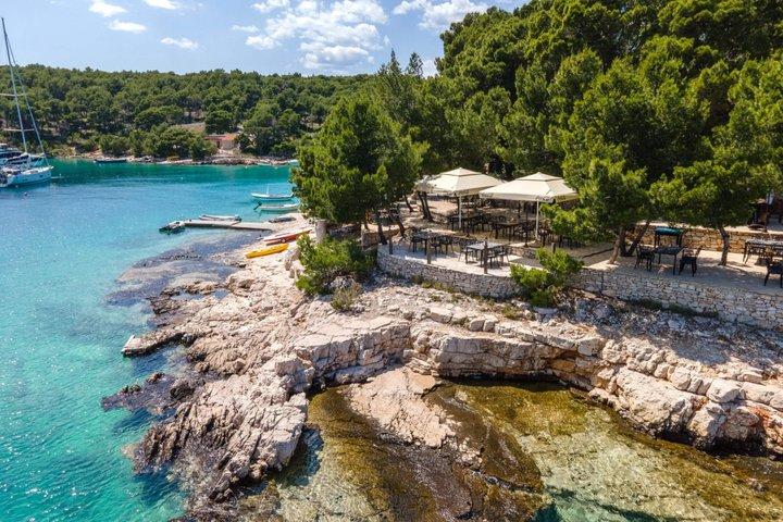 Excursion privée en bateau Corne d'Or et Brac