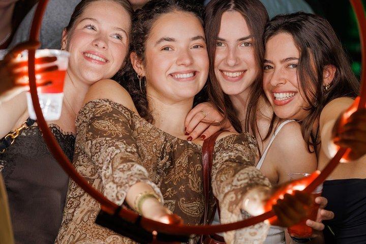 Praga Pub Crawl com bebidas ilimitadas e entrada do 5 Story Club