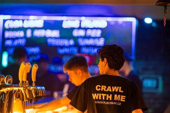 Praga Pub Crawl com bebidas ilimitadas e entrada do 5 Story Club