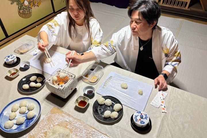 Kyoto : Mochi Pounding Experience & Tea Ceremony