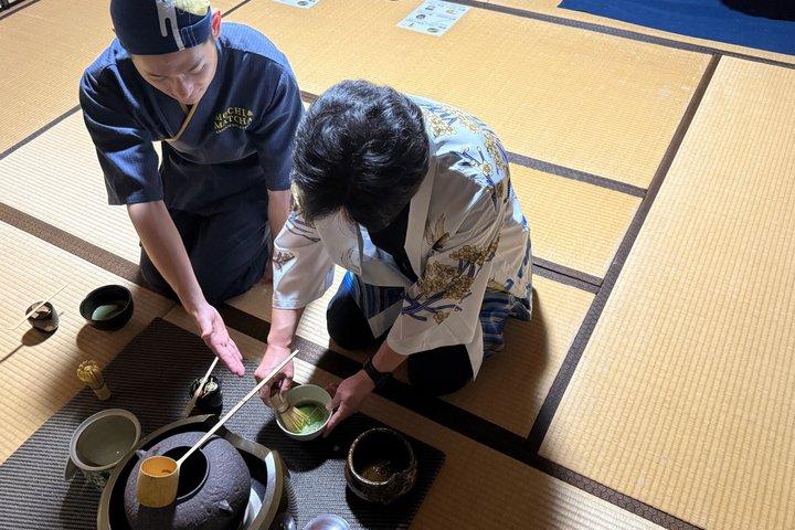 Kyoto : Mochi Pounding Experience & Tea Ceremony