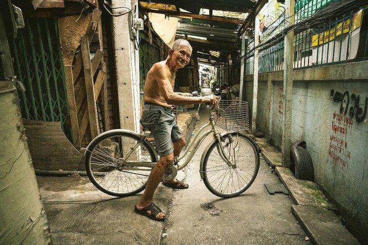 バンコクグランドパレスワットポーと運河ツアーローカル交通