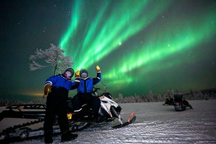 Chasser les aurores boréales en motoneige - Rovaniemi