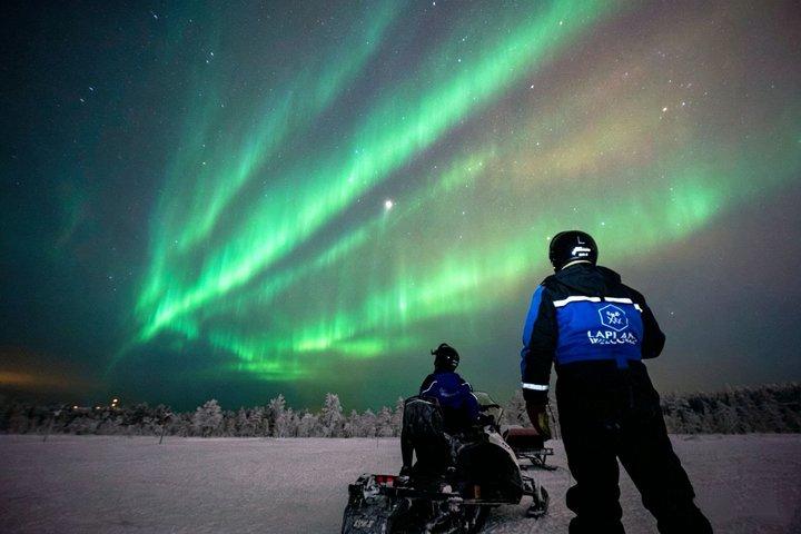 Jæger nordlys af Snowmobile - Rovaniemi