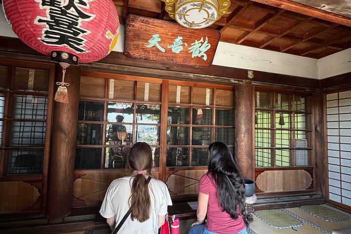 大阪Eバイクツアー：自然、勝尾寺と日本語のチーズケーキ