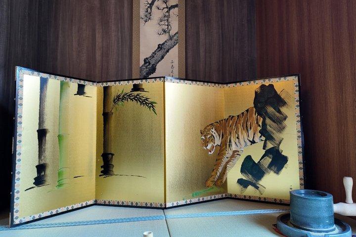 Cérémonie du thé 100% privée, calligraphie et kimono à Kyoto