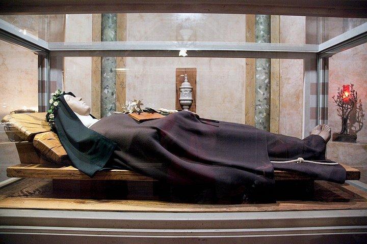 アッシジ：ローマを出発し、フランシスコ会の聖地をすべて巡る