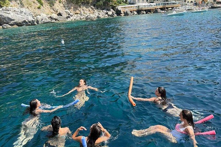 ソレント発プライベートアマルフィ海岸ボートツアー