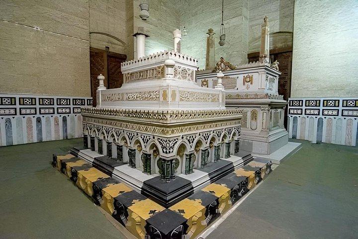 イスラムカイロの失われた宝石スルタンハッサン・イブン・トゥールーン、エル・モエズ