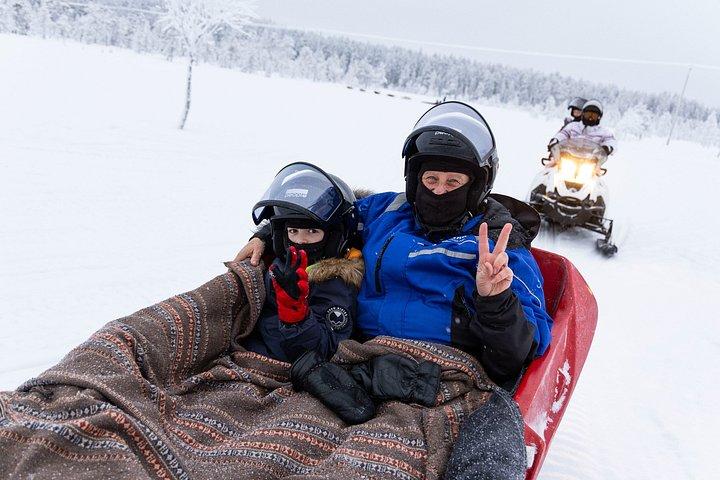 スノーモービルでサンタクロースサファリ-ロヴァニエミ