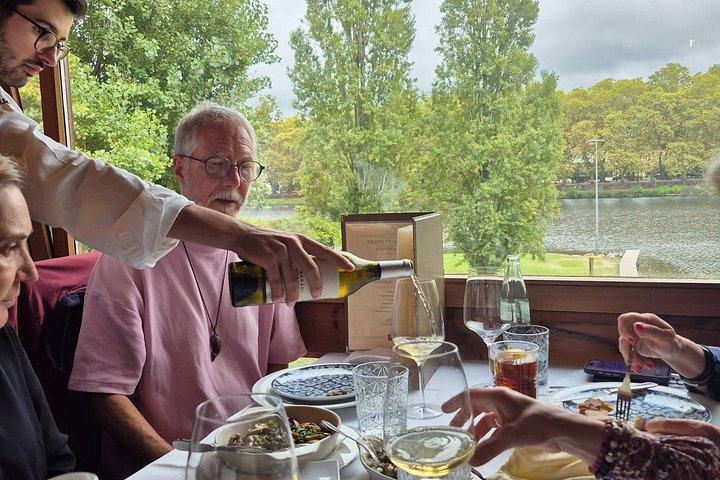ブラガ・ローマ博物館ポンテ・デ・リマワイン試飲＆ランチツアー