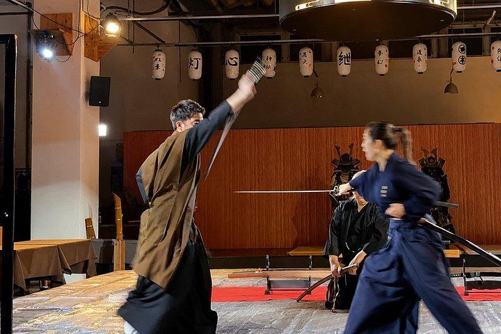 大阪：サムライショー＆体験／オプションで和牛すき焼き